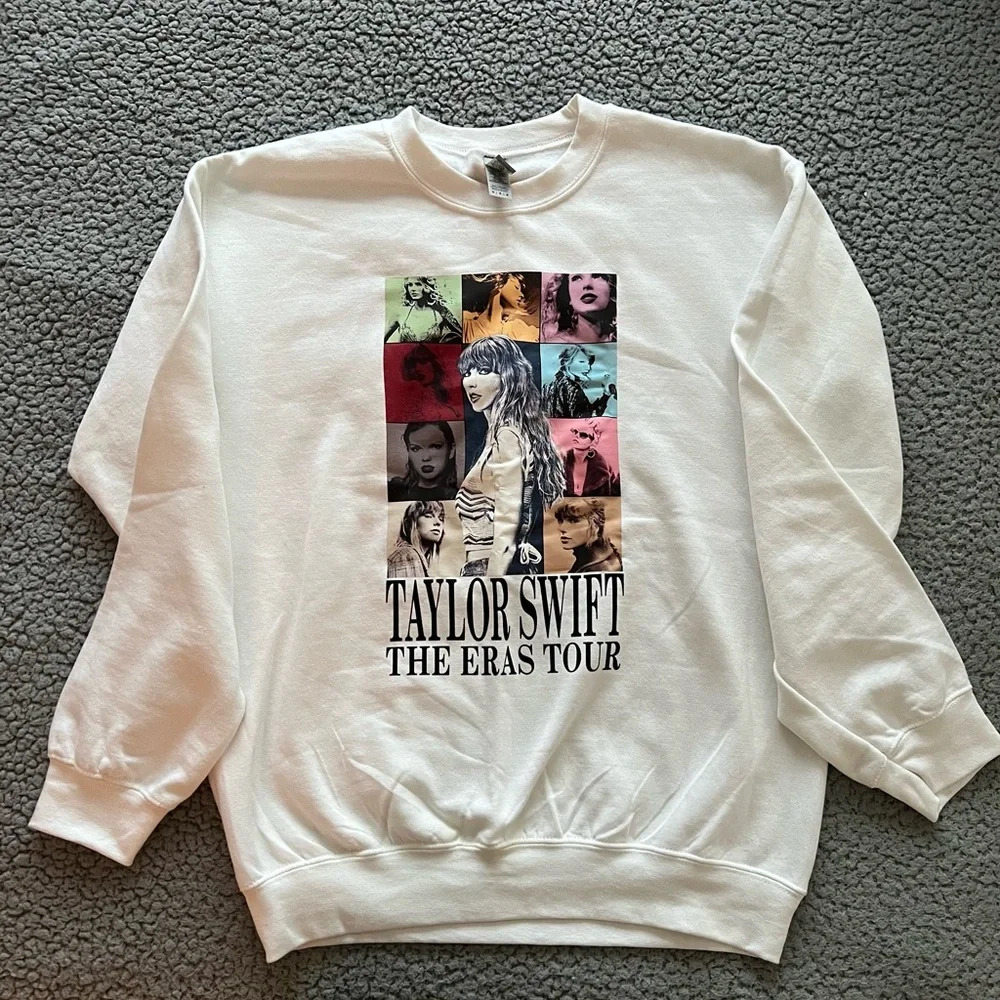 Gildan Taylor Swift Eras Tour Concert White Crewneck Sweatshirt Swiftie Unisex M